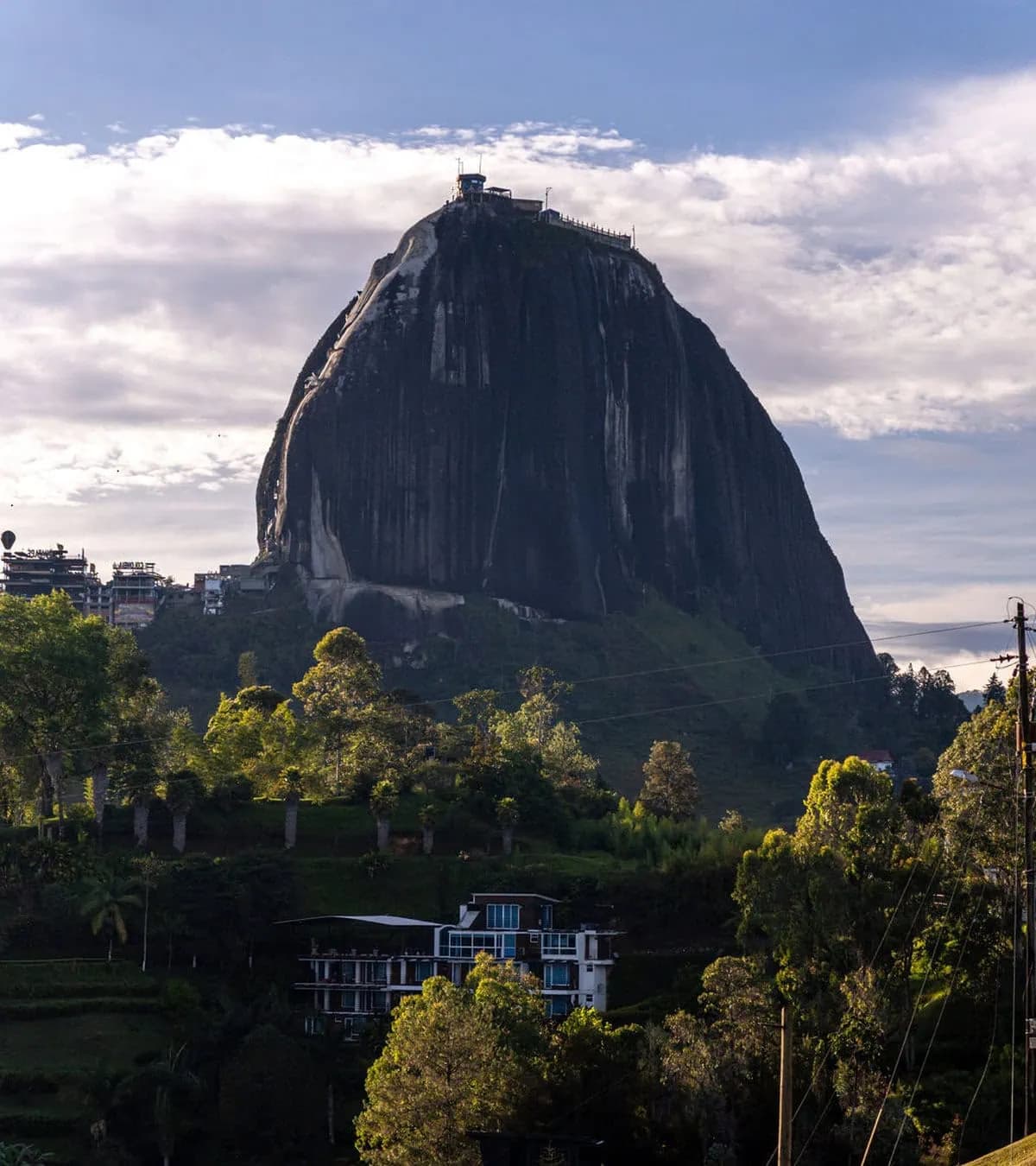 Zona BBQ techada para asados grupales - Finca Conejo Blanco Guatape